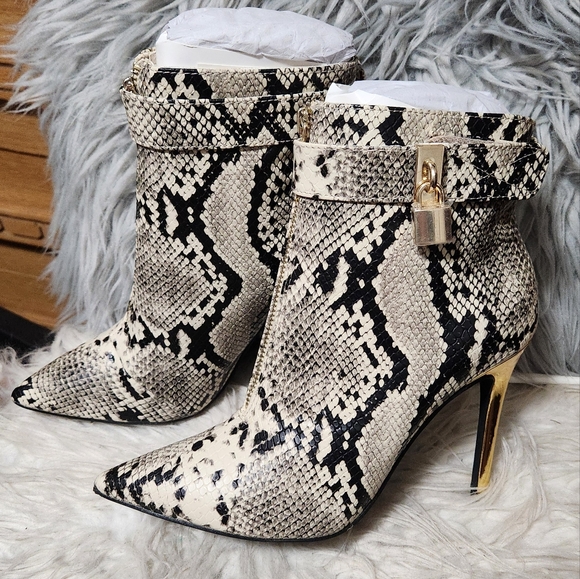 Shoe Dazzle/ Tabetha Snake Print Booties - Picture 1 of 8